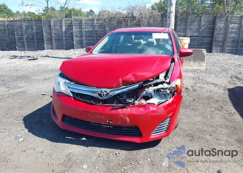 2014 Toyota Camry Le z USA, uszkodzony, nr VIN 4T4BF1FK2ER440566